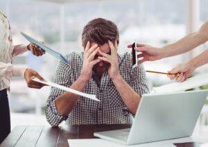 Burnout no Final de Ano: por que as empresas precisam redobrar o cuidado com a saúde mental – e como a NR-1 orienta esse caminho